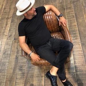 Meet your Posher, Eyal